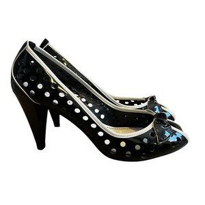 Franco Sarto Patent black Leather Peep Toe Pump with Bow Trim, Size 8.